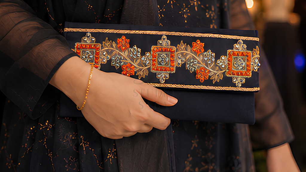 Raat Ki Rani- Sleek Clutch