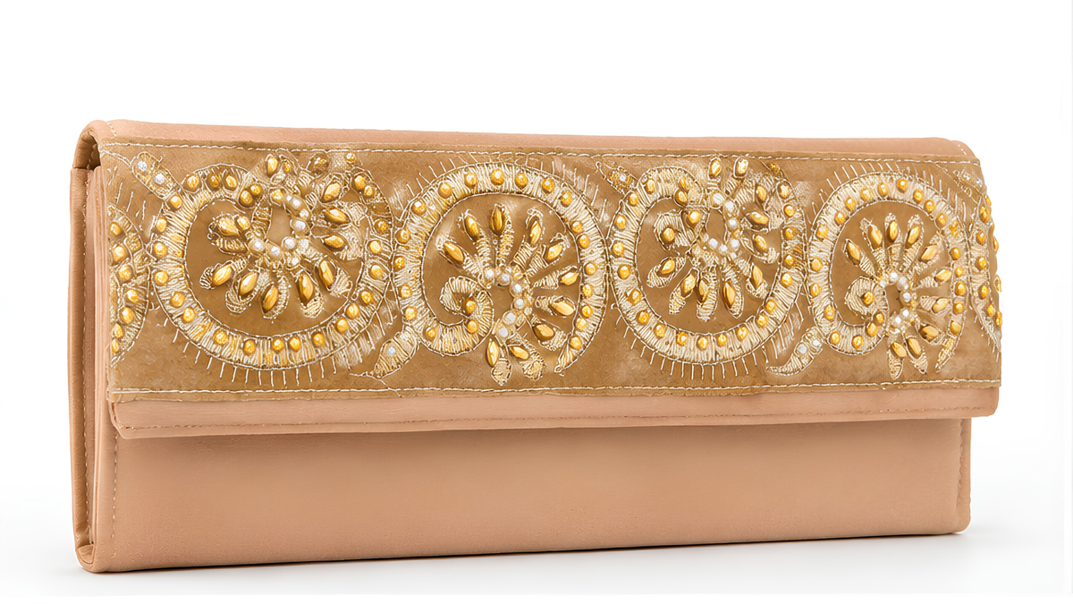 Sunehri- Sleek Clutch