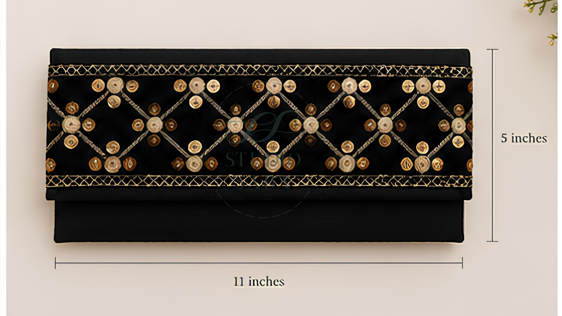 Zareen- Sleek Clutch