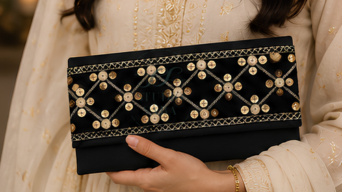 Zareen- Sleek Clutch